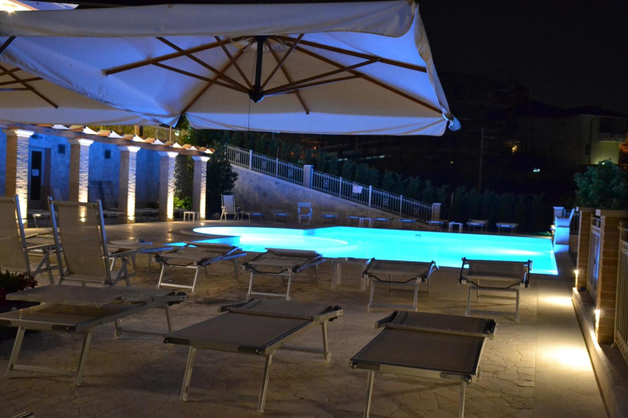 Incantea Resort Tortoreto Exterior foto